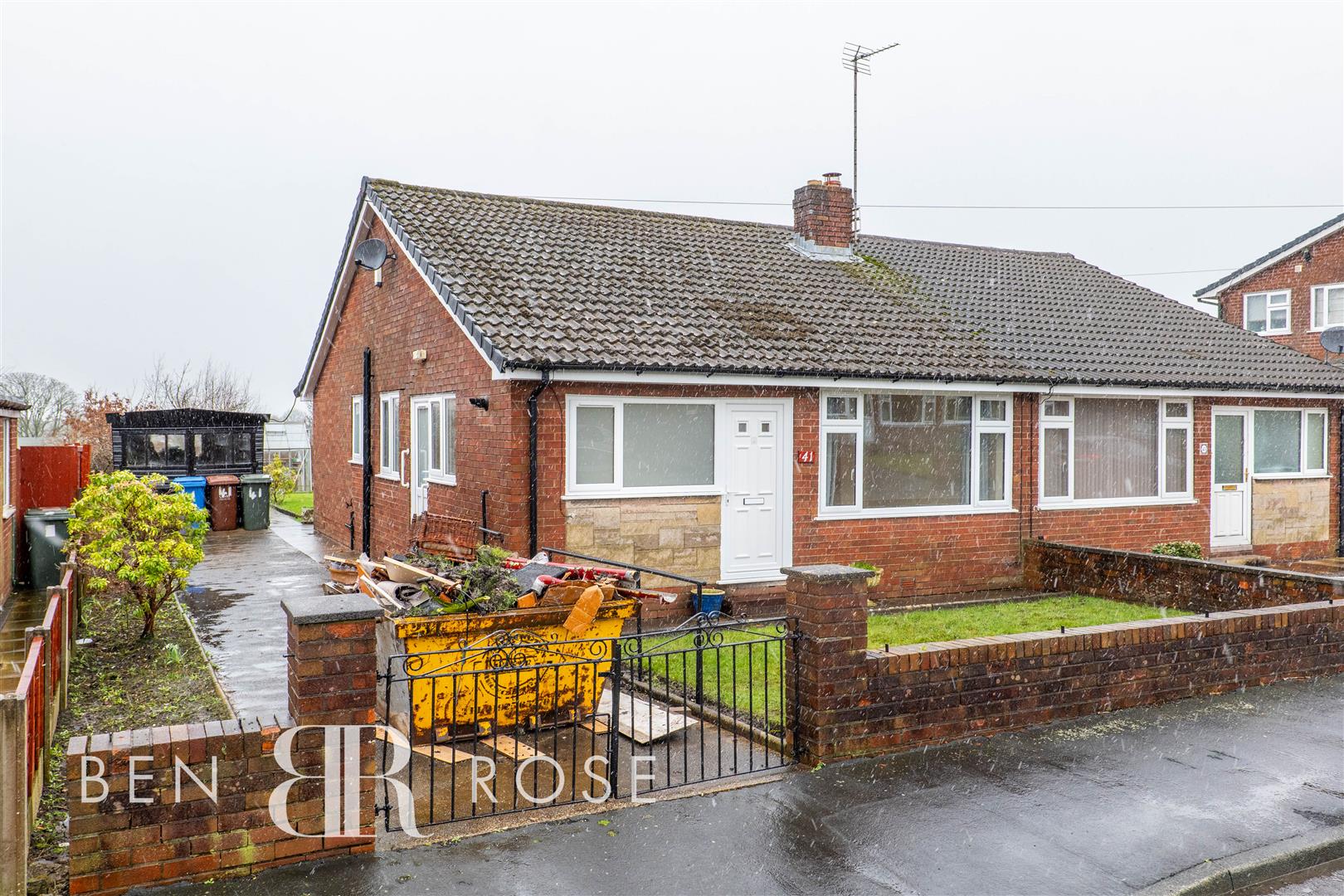 Property in The Asshawes, Heath Charnock, Chorley, PR6 9JN