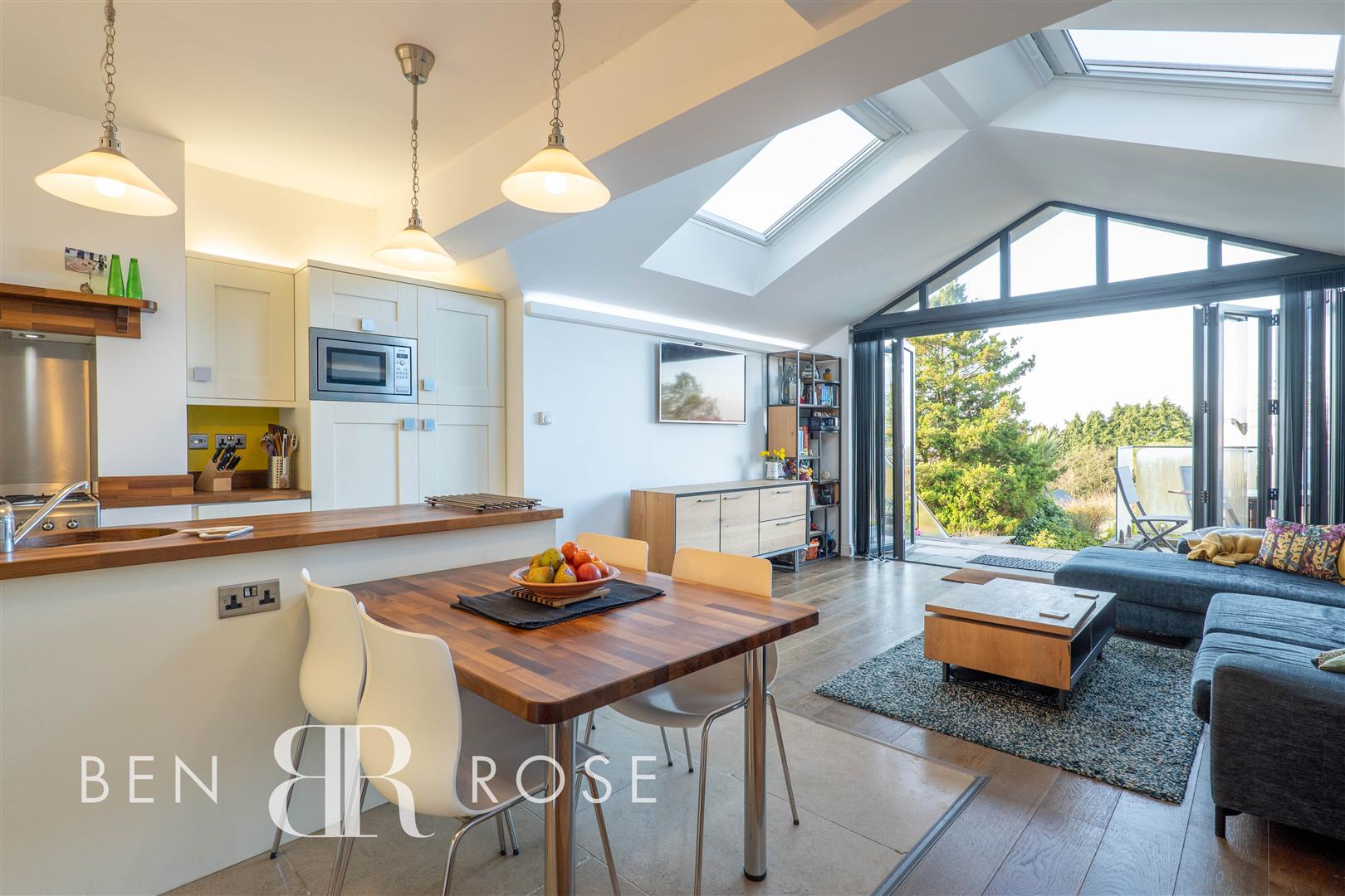 Property in Preston Road, WhittleLeWoods, Chorley, PR6 7PE