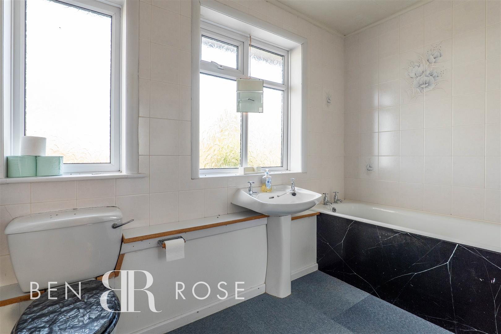 Property in Blackburn Road, Higher Wheelton, Chorley, PR6 8HL