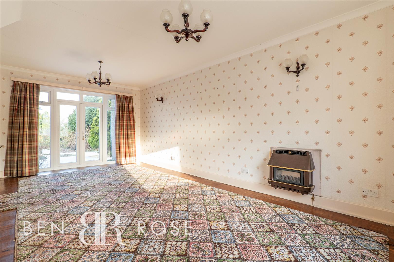 Property in Blackburn Road, Higher Wheelton, Chorley, PR6 8HL