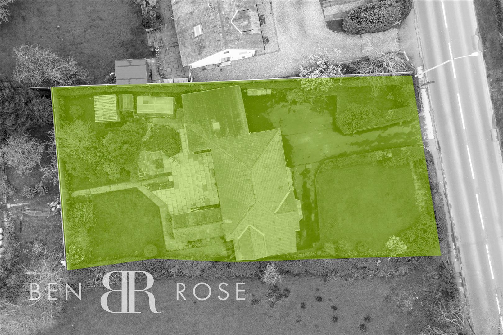 Property in Blackburn Road, Higher Wheelton, Chorley, PR6 8HL