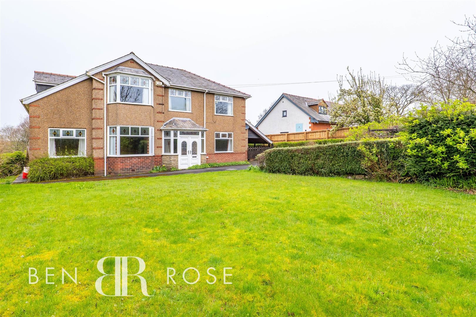 Property in Blackburn Road, Higher Wheelton, Chorley, PR6 8HL