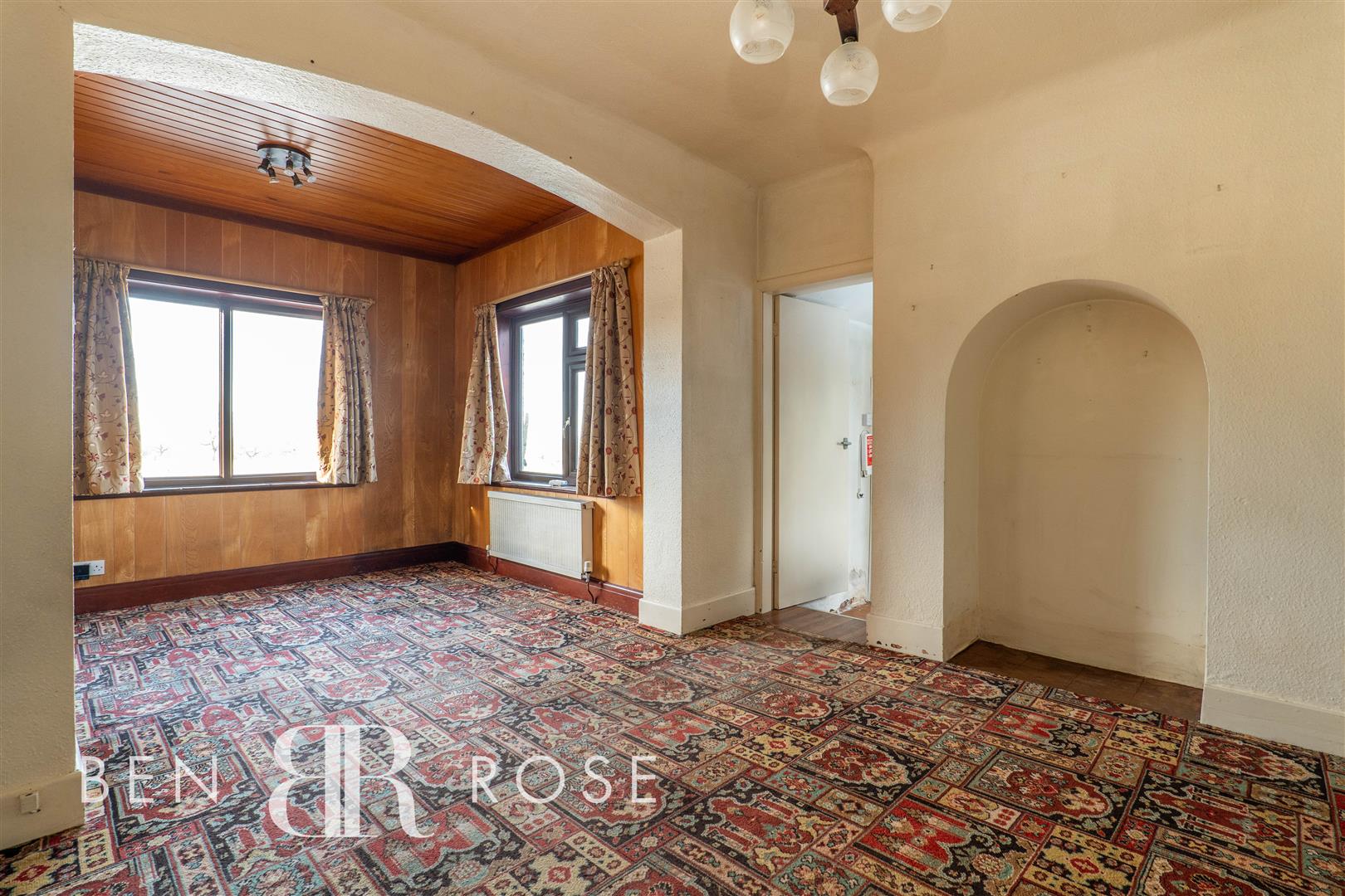 Property in Blackburn Road, Higher Wheelton, Chorley, PR6 8HL