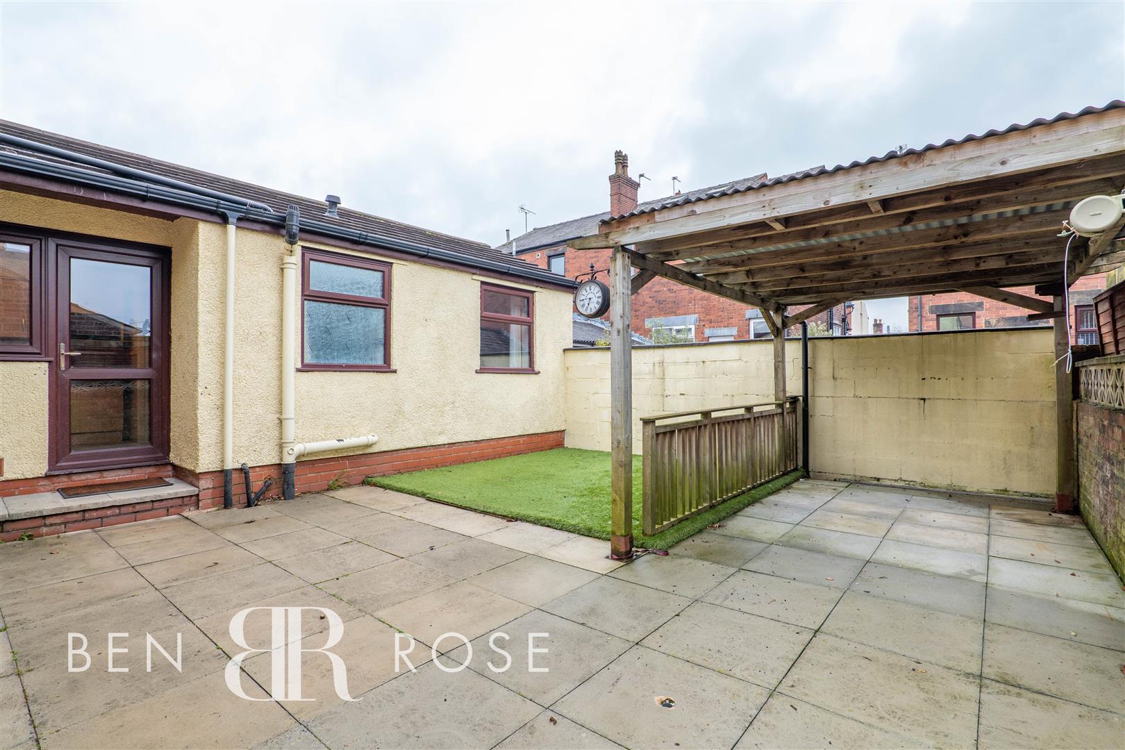 Property in Highfield Road South, Chorley, Lancashire, PR7 1RB