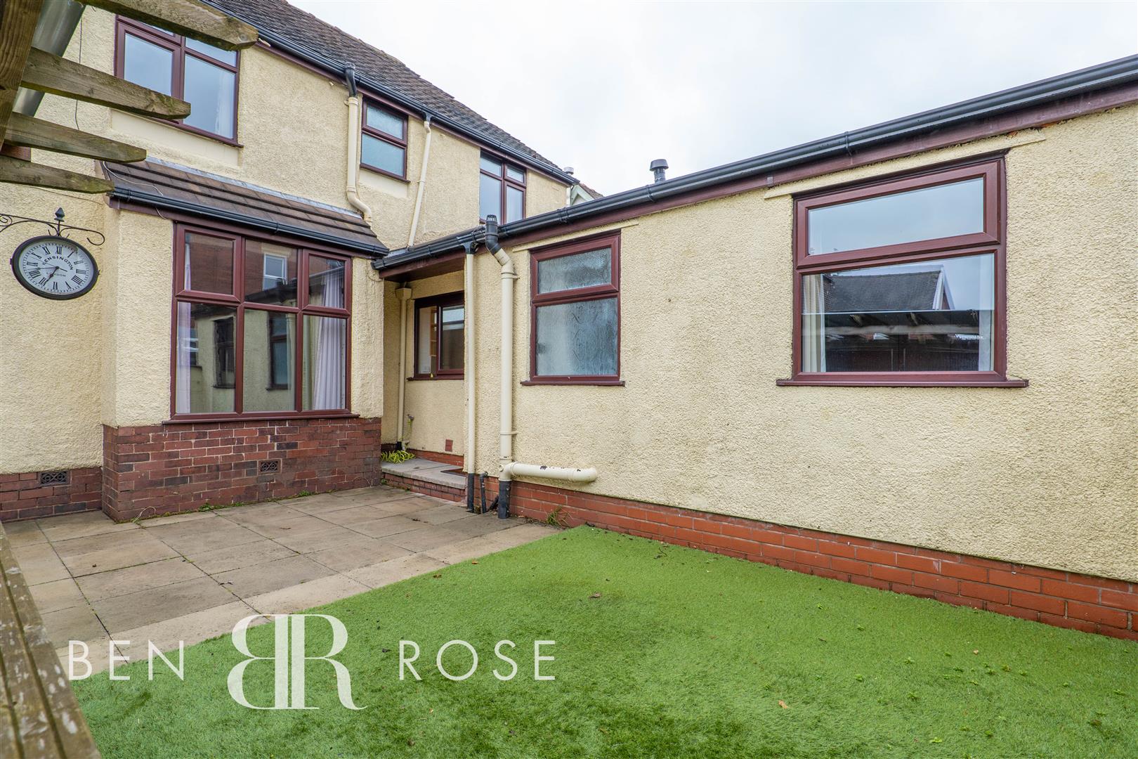 Property in Highfield Road South, Chorley, Lancashire, PR7 1RB