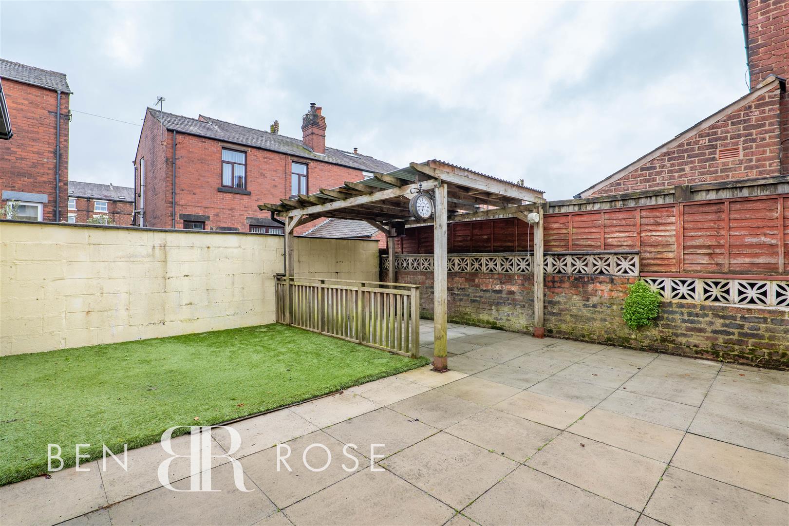 Property in Highfield Road South, Chorley, Lancashire, PR7 1RB