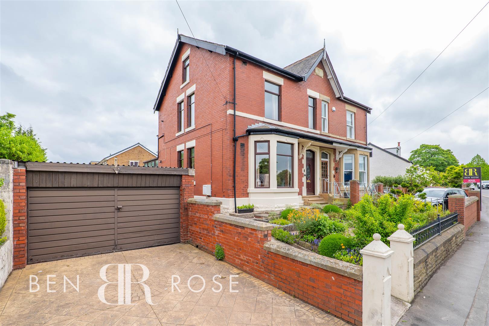 Property in Livesey Branch Road, Blackburn, BB2 5EG