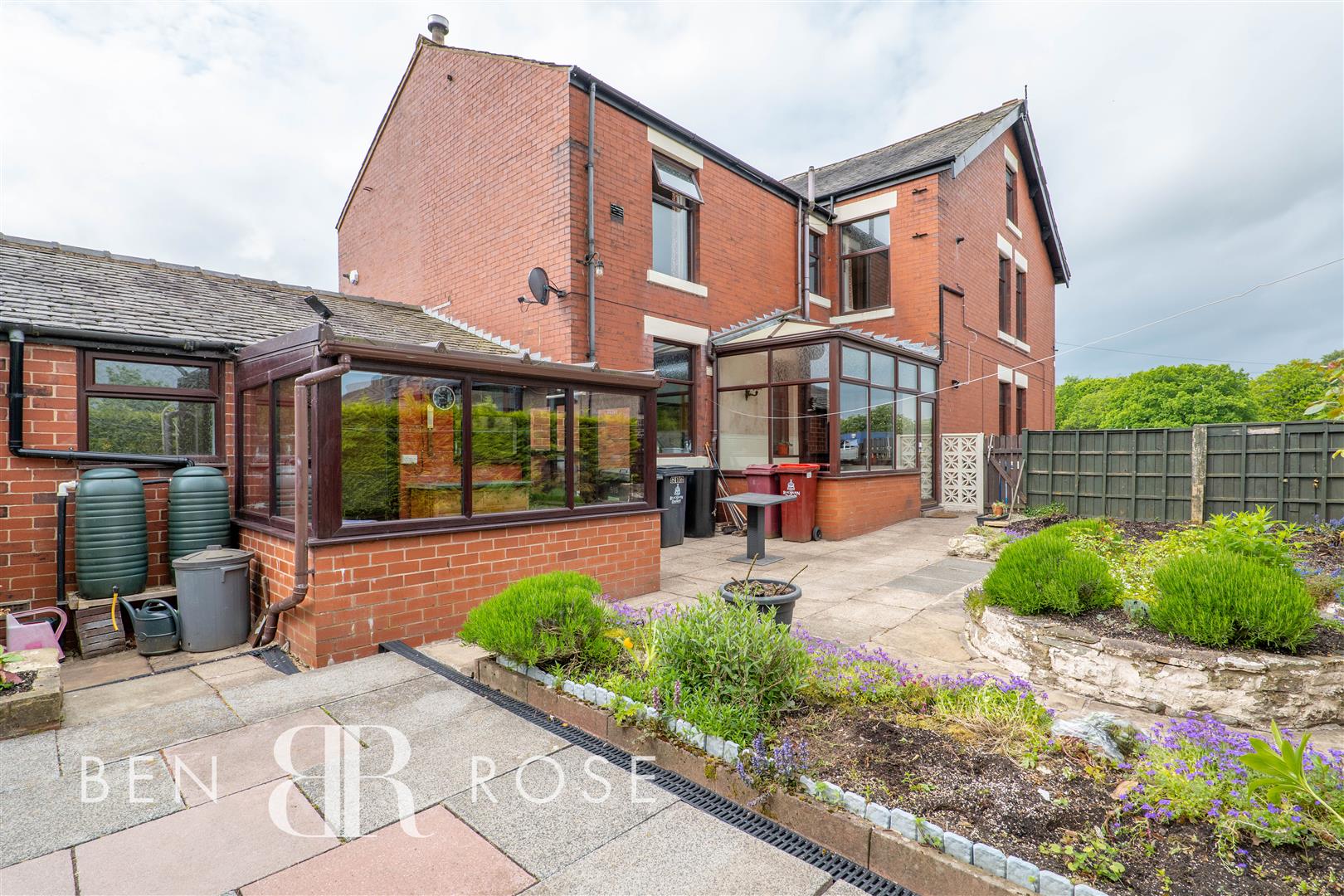 Property in Livesey Branch Road, Blackburn, BB2 5EG