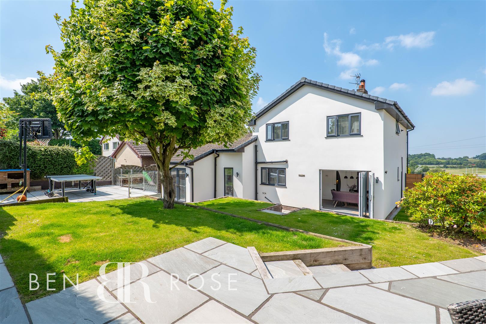 Property in Blackburn Road, Chorley, Lancashire, PR6 8TL