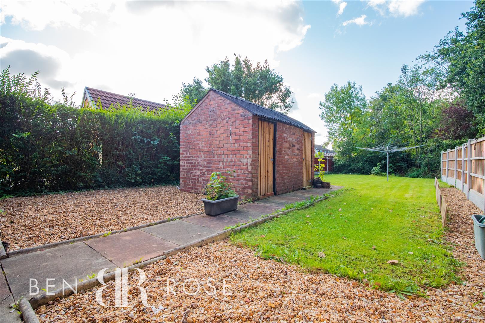 Property in Dunkirk Lane, Leyland, Lancashire, PR26 7SP