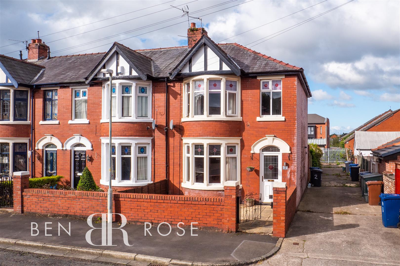 Property in Haydock Avenue, Leyland, Lancashire, PR25 2FS