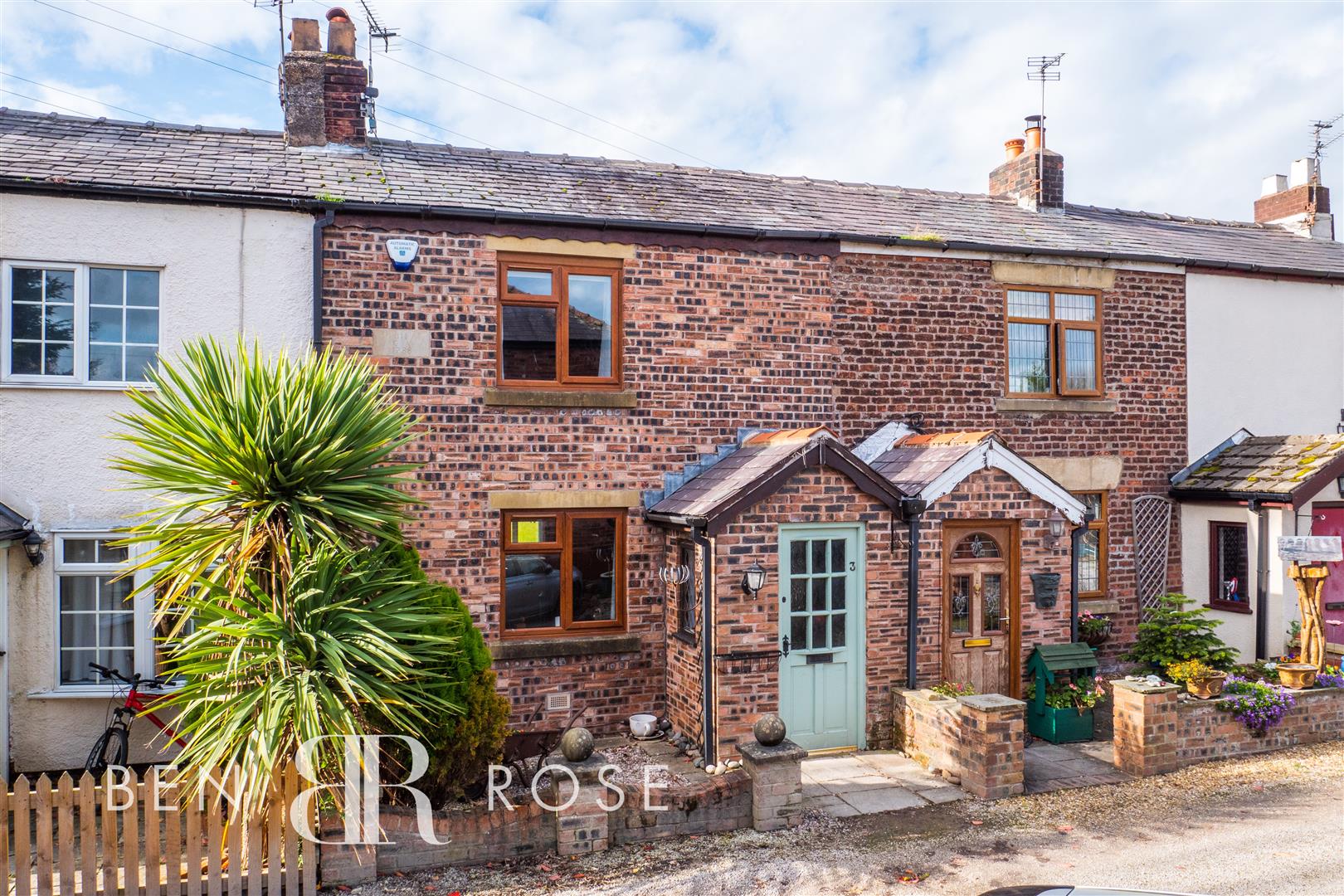 Property in Longmeanygate, Midge Hall, Leyland, Lancashire, PR26 6TH