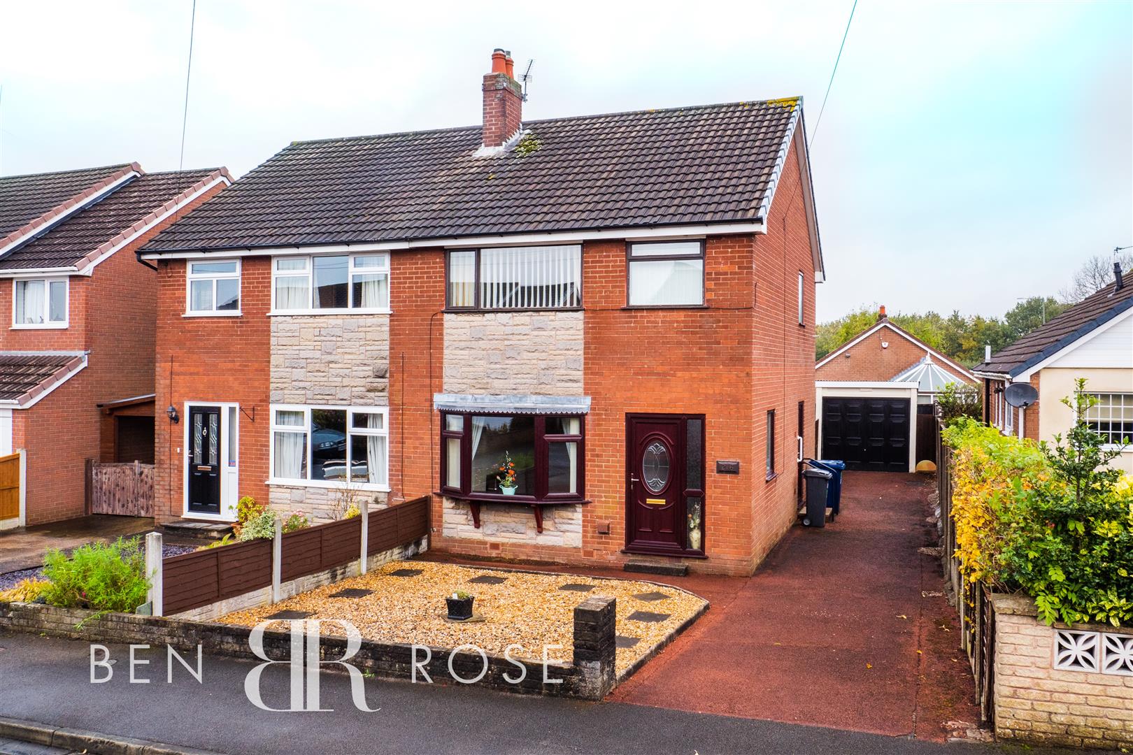 Property in Bristol Avenue, Farington, Leyland, Lancashire, PR25 4QZ