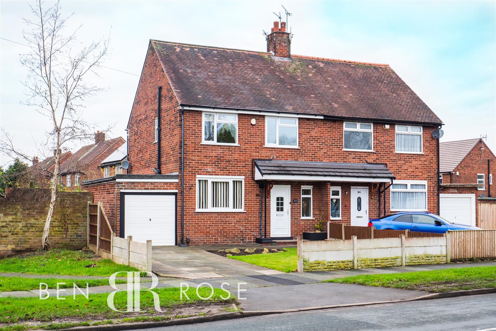 Property in Broadfield Drive, Leyland, Lancashire, PR25 1QL