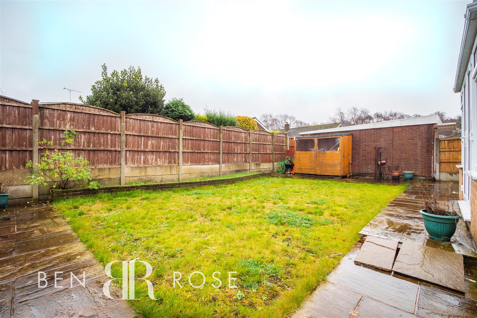 Property in Withy Trees Close, Bamber Bridge, Preston, Lancashire, PR5 6WT