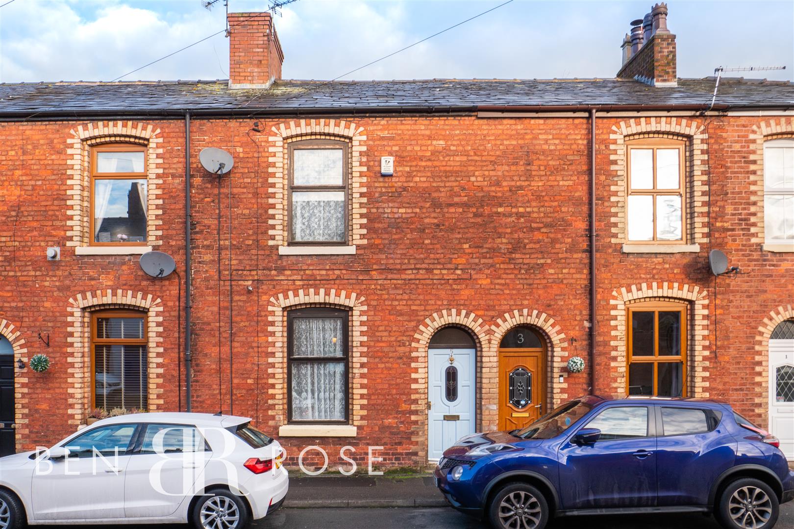 Property in School Street, Walmer Bridge, Preston, Lancashire, PR4 5QH