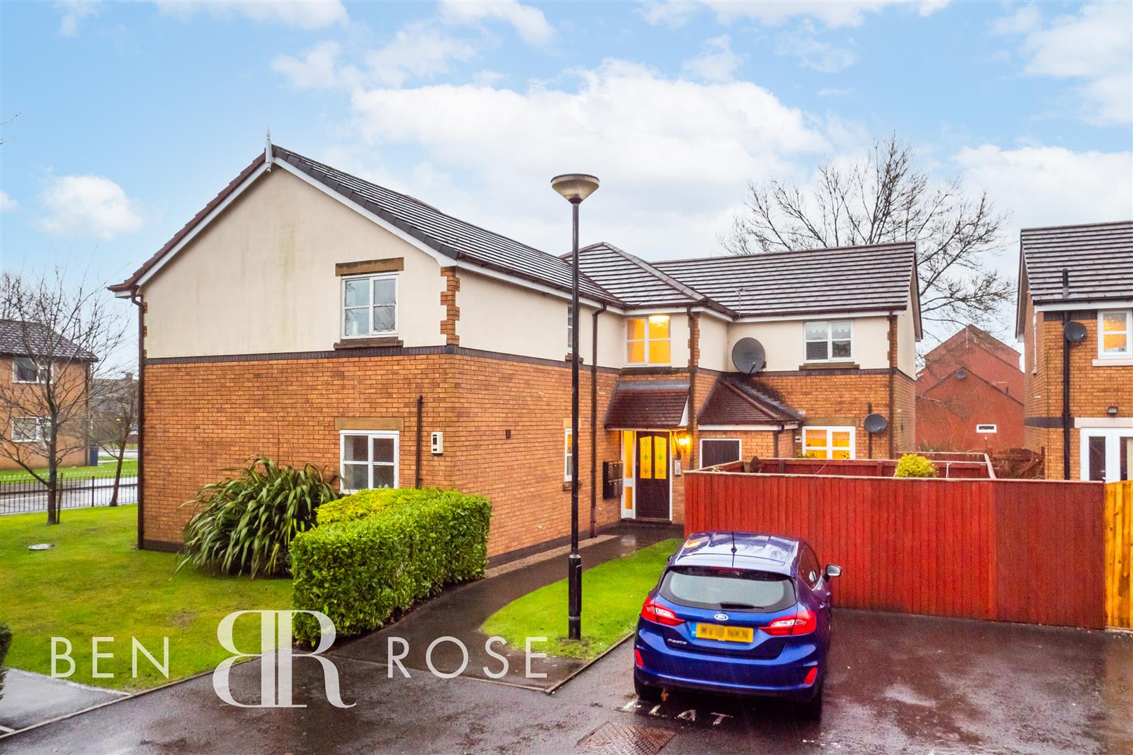 Property in Copper Beeches, Penwortham, Preston, Lancashire, PR1 9EG
