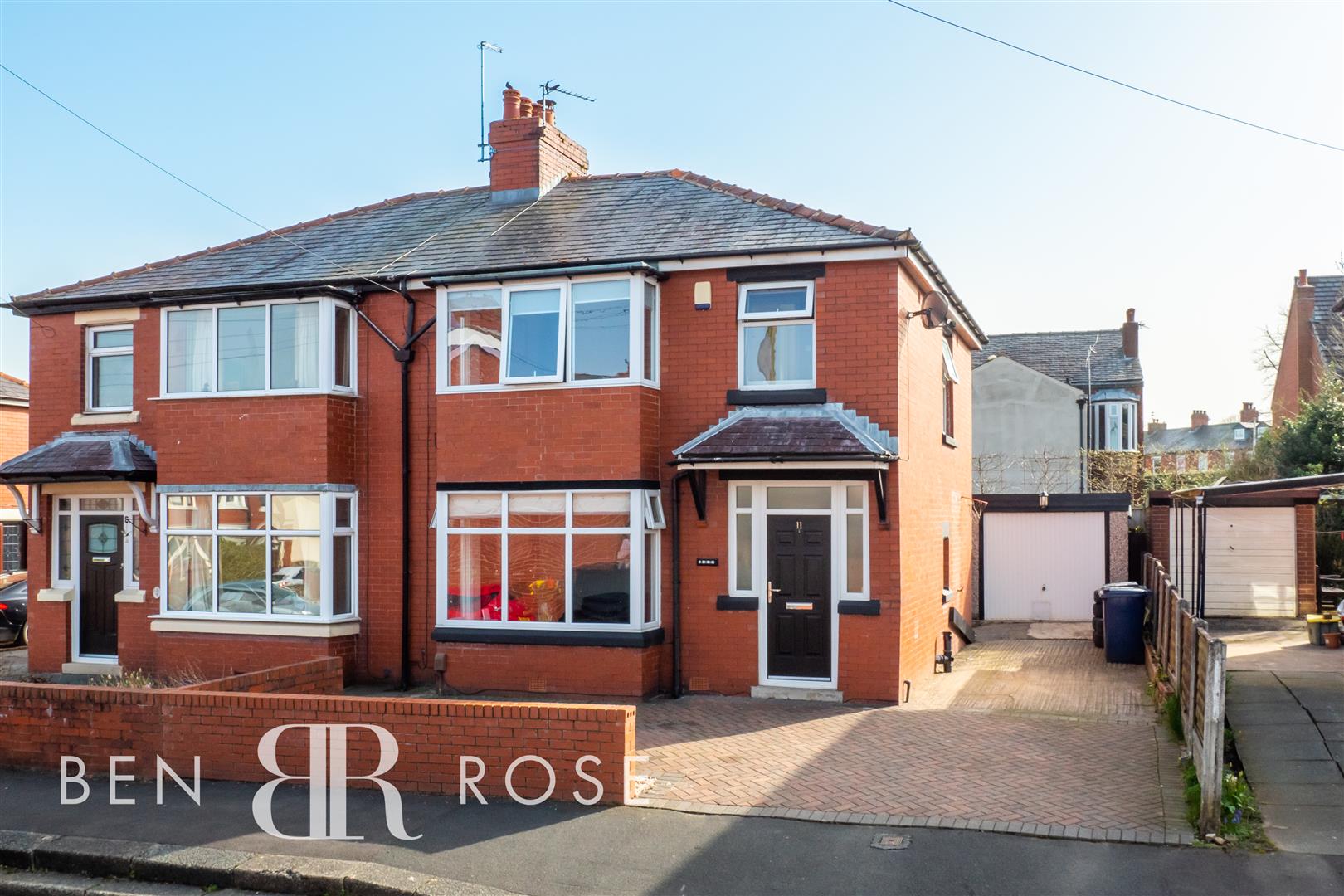 Property in Haydock Avenue, Leyland, Lancashire, PR25 2FS