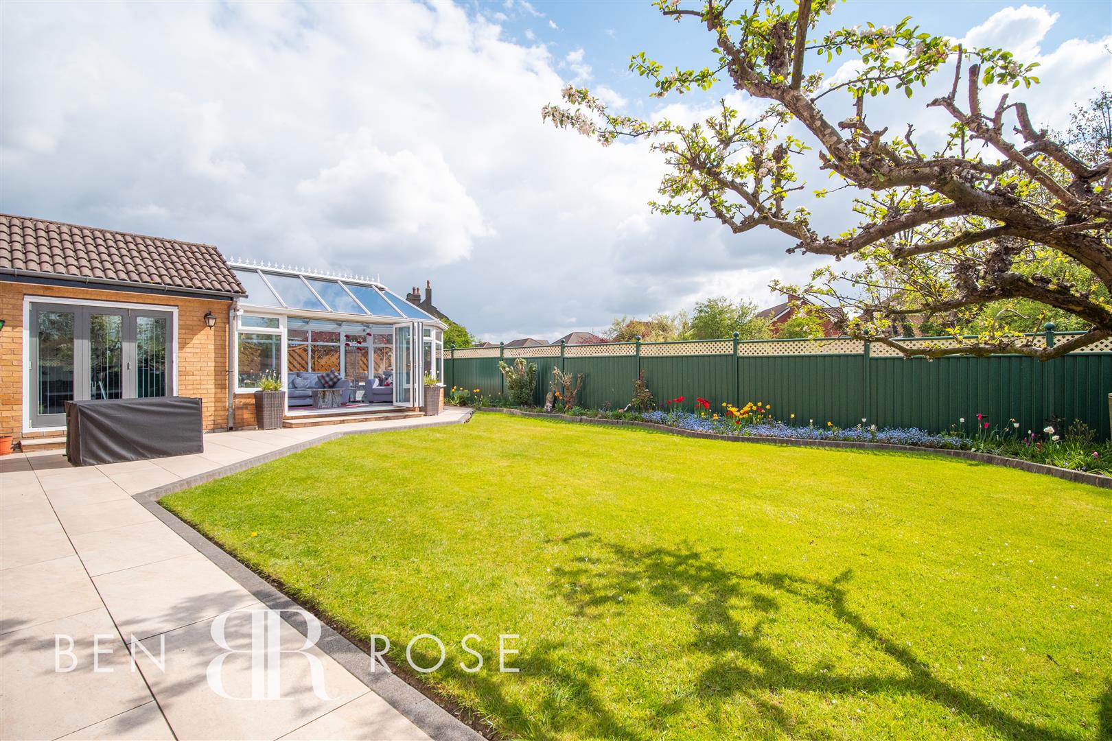 Property in Croston Road, Farington Moss, Leyland, Lancashire, PR26 6PJ