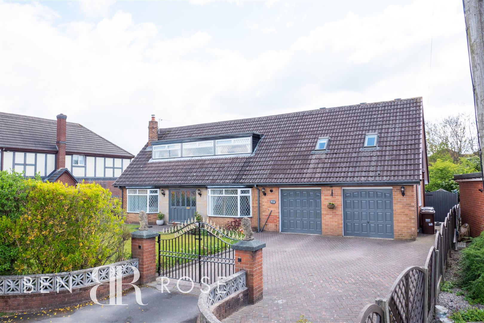 Property in Croston Road, Farington Moss, Leyland, Lancashire, PR26 6PJ