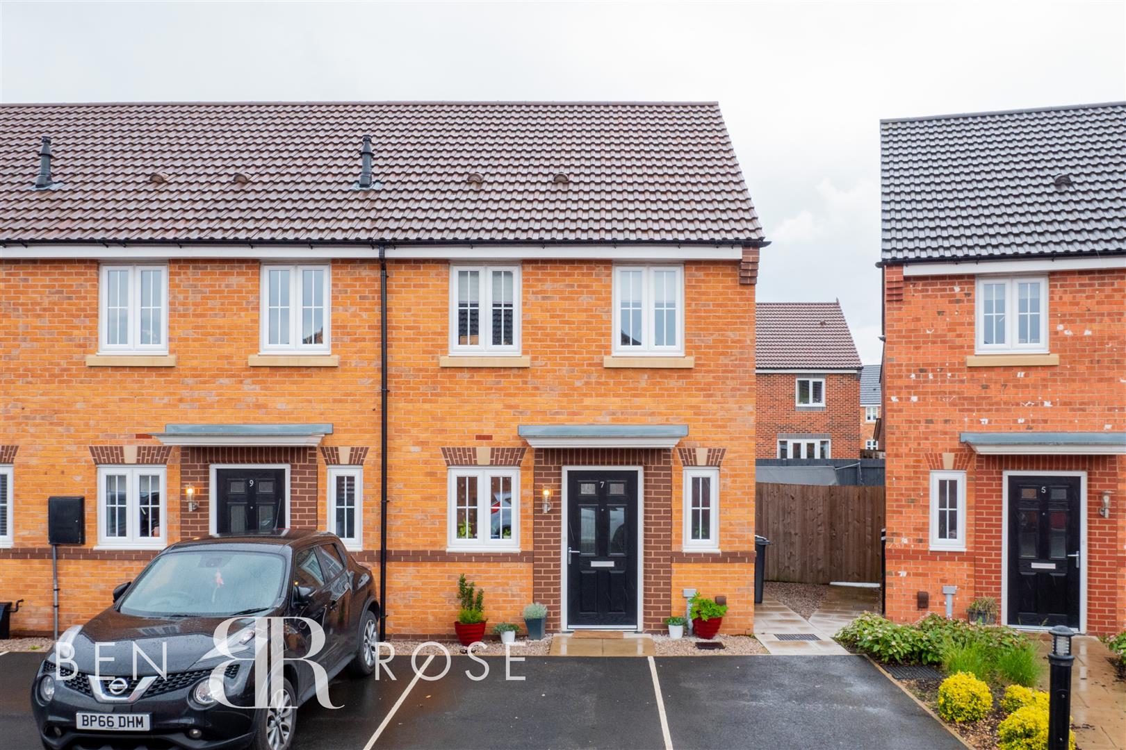 Property in Bradshaw Close, Farington Moss, Leyland, Lancashire, PR26 6QJ