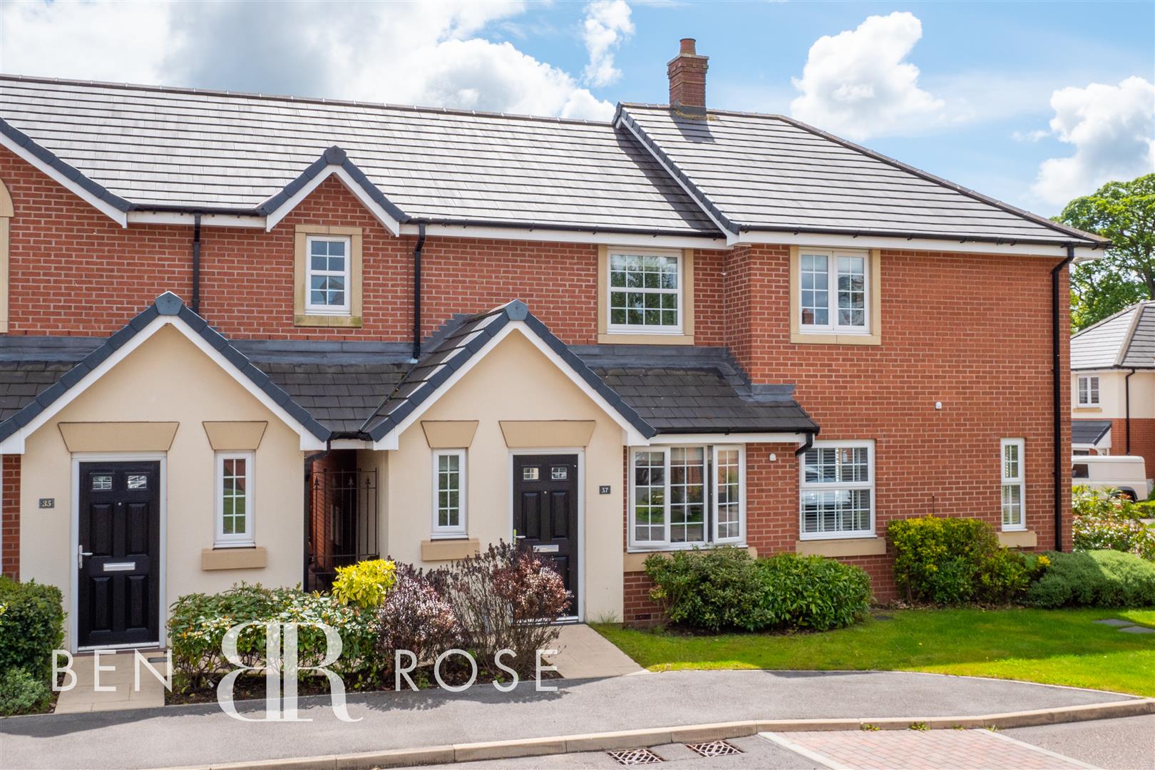 Property in Boardman Close, Farington, Leyland, Lancashire, PR25 3BZ