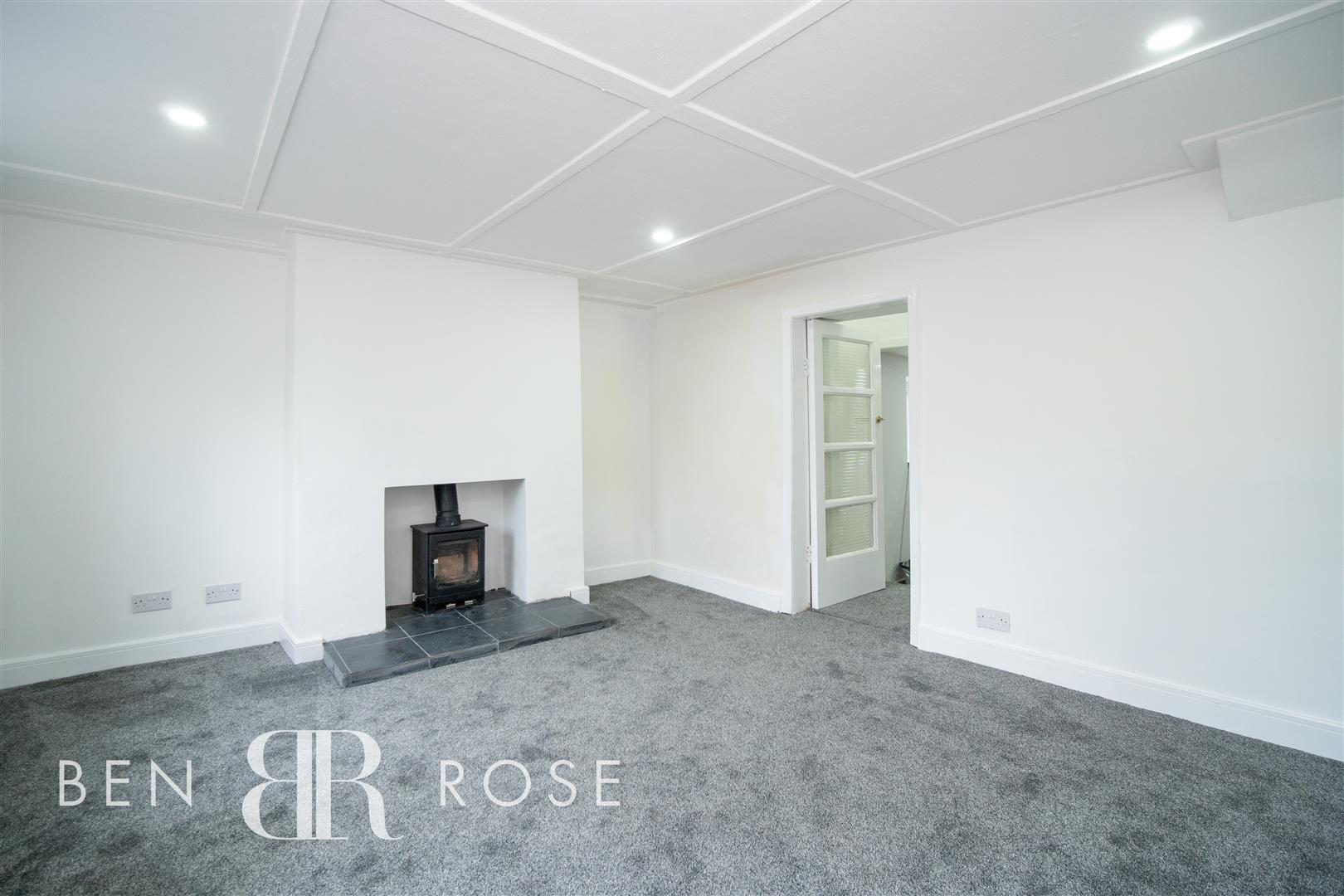 Property in Dunkirk Lane, Leyland, Lancashire, PR25 1TX