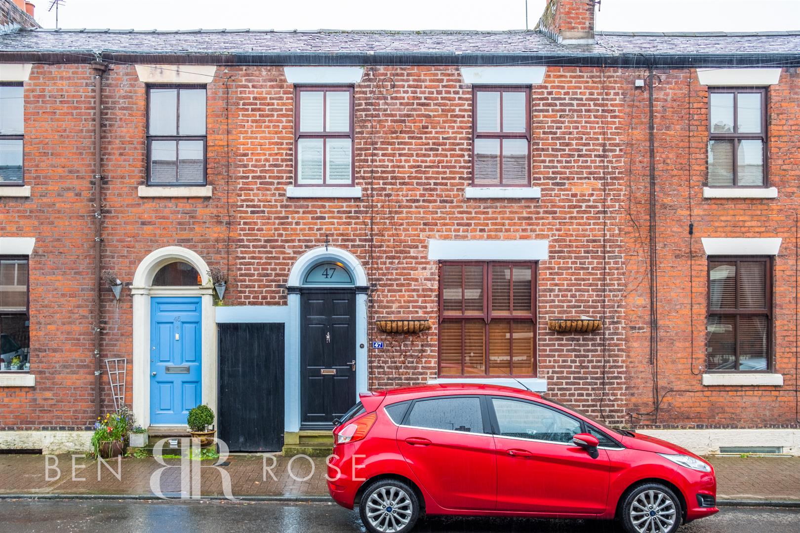 Property in Fox Lane, Leyland, Lancashire, PR25 1HA