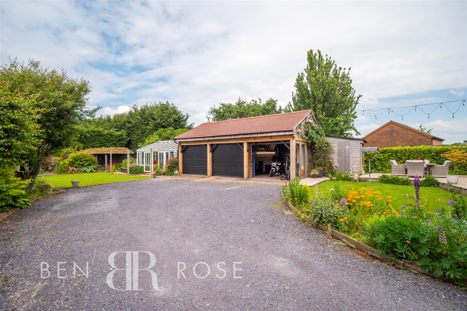 Property in Croston Road, Farington Moss, Leyland, Lancashire, PR26 6PN