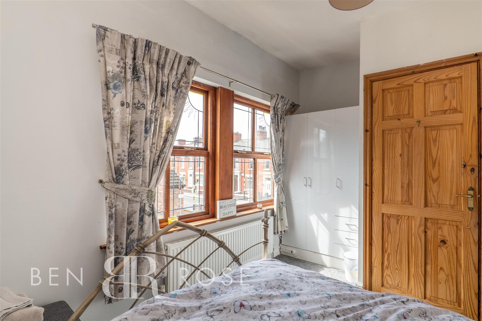 Property in Stanifield Lane, Farington, Leyland, Lancashire, PR25 4GA