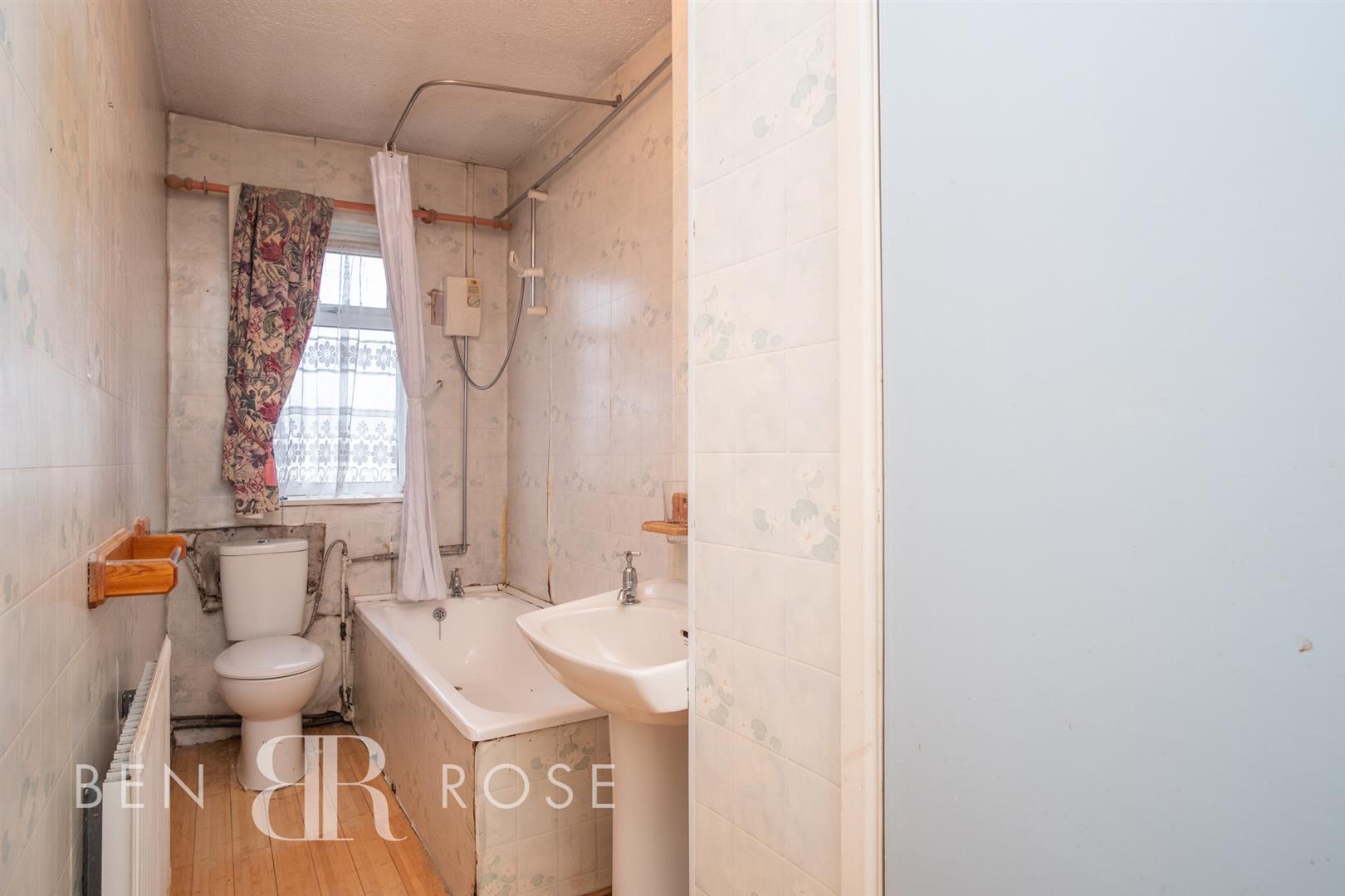 Property in Leyland Lane, Leyland, Lancashire, PR26 8HA