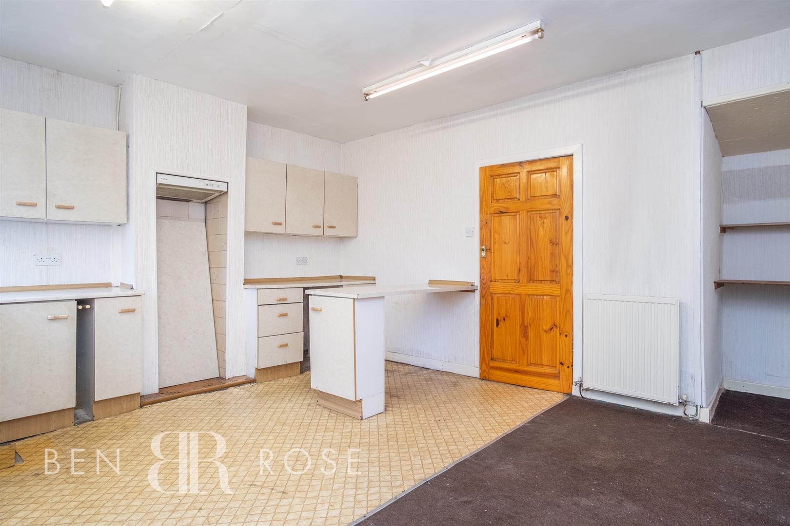 Property in Leyland Lane, Leyland, Lancashire, PR26 8HA