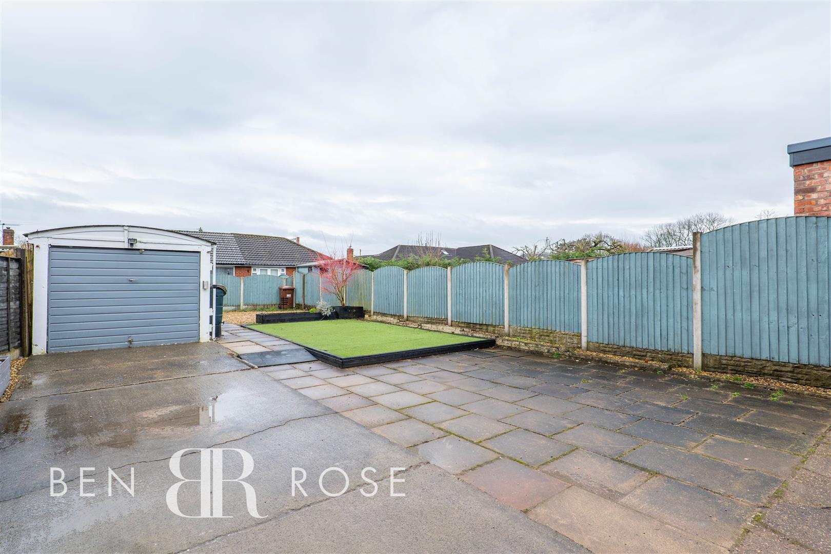 Property in Bent Lane, Leyland, Lancashire, PR25 4HQ