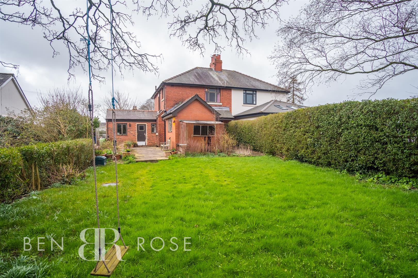 Property in Midge Hall Lane, Midge Hall, Leyland, Lancashire, PR26 6TN