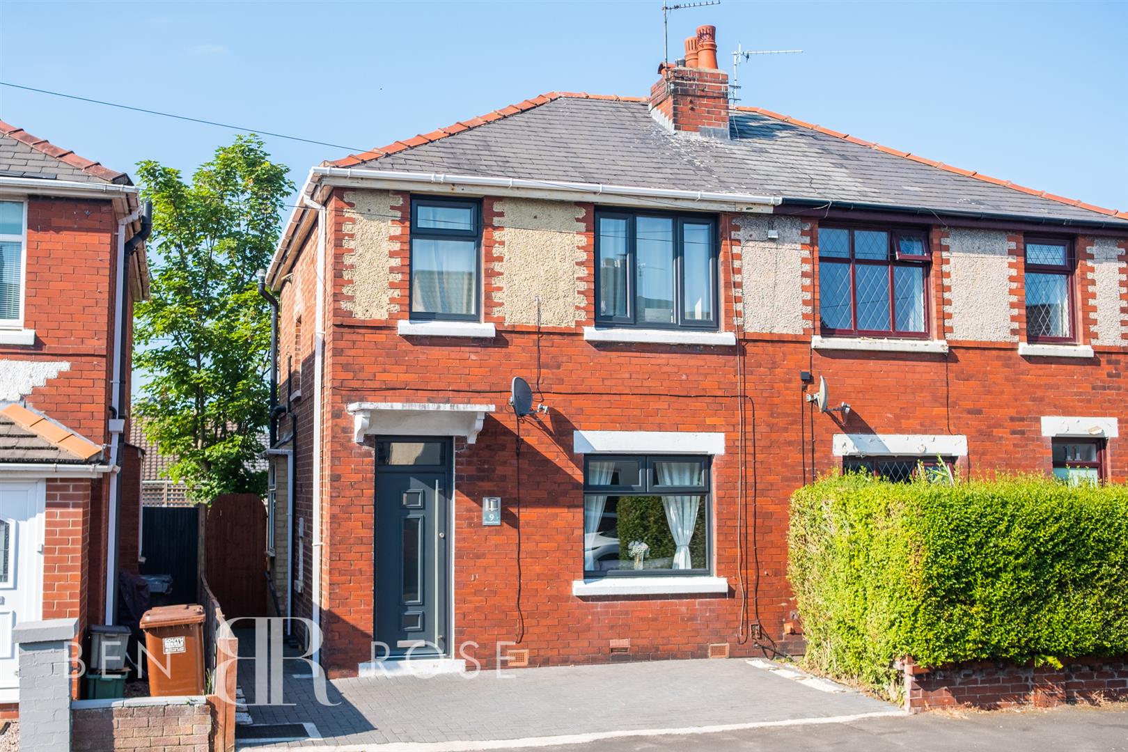 Property in Stevenson Avenue, Farington, Leyland, PR25 4GQ