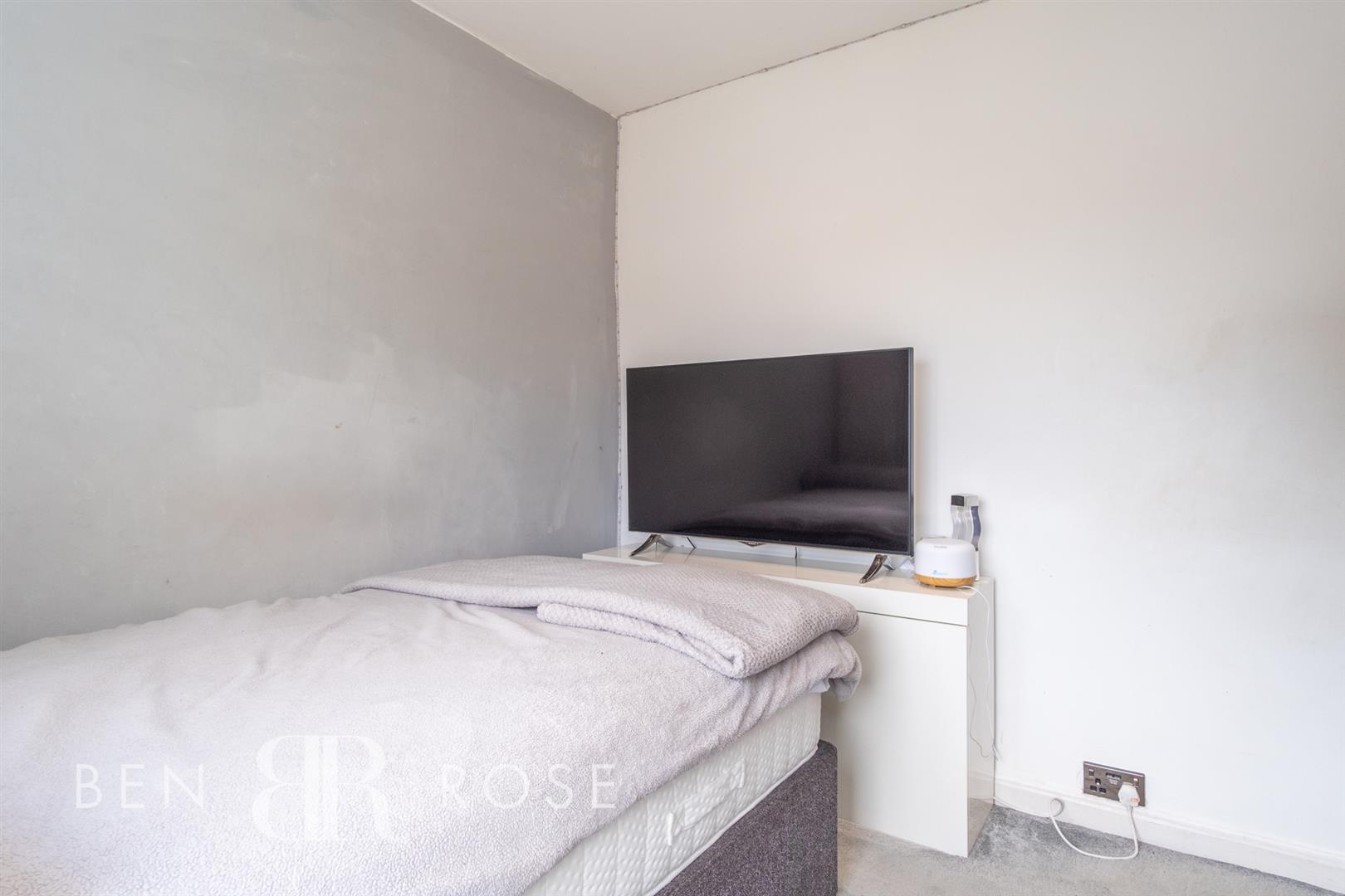 Property in Stevenson Avenue, Farington, Leyland, PR25 4GQ