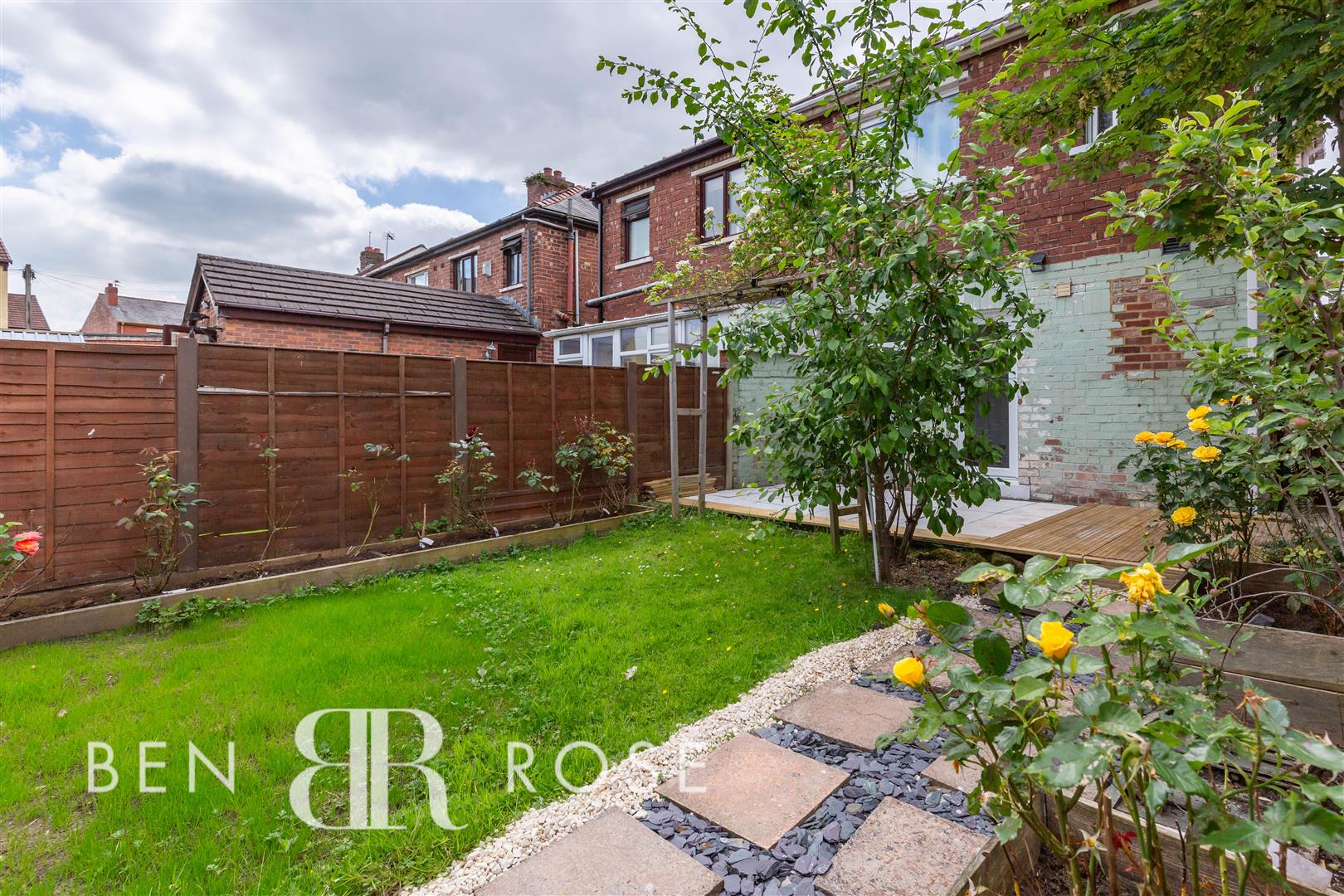 Property in Stevenson Avenue, Farington, Leyland, PR25 4GQ