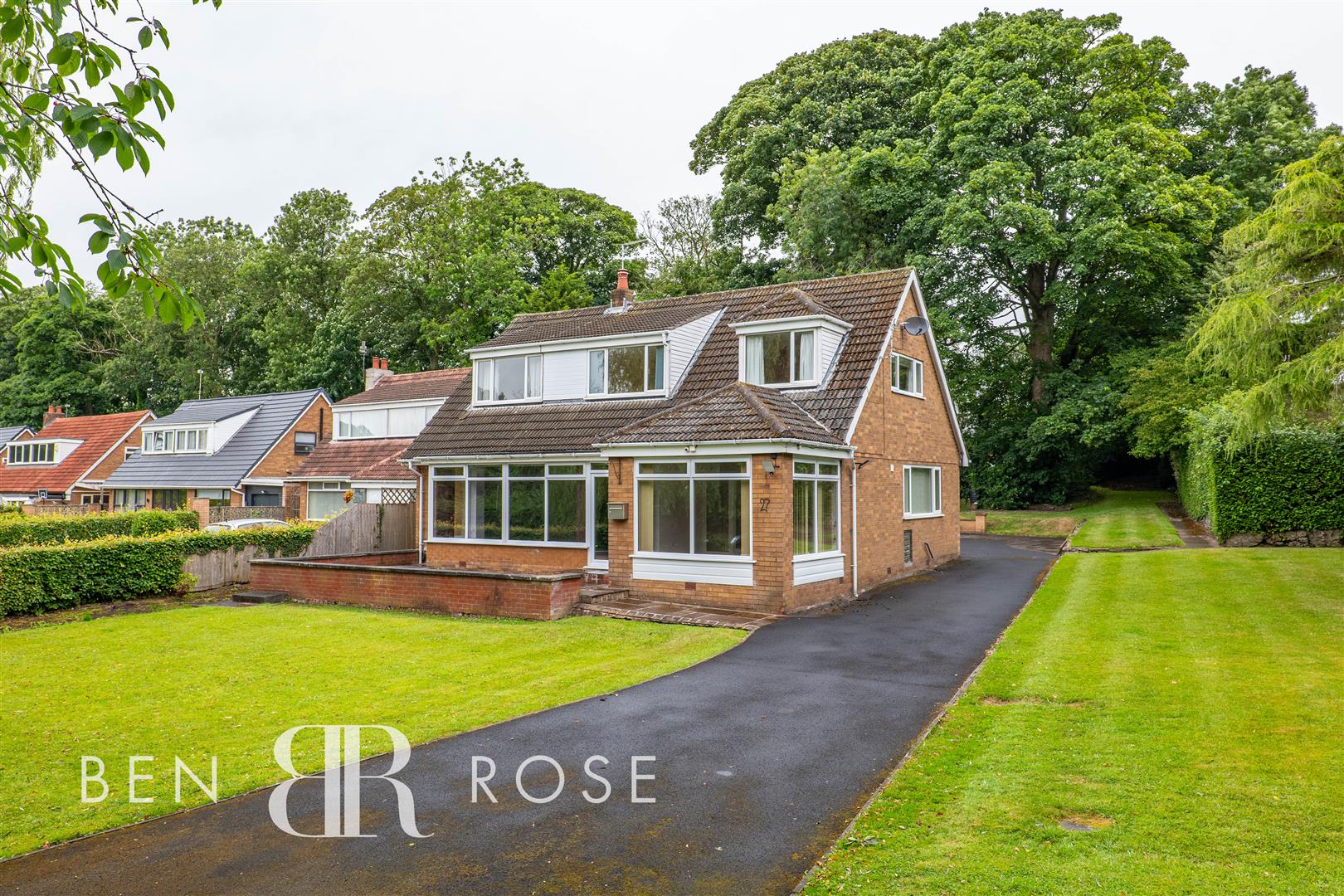 Property in Parkgate Drive, Leyland, PR25 1BU