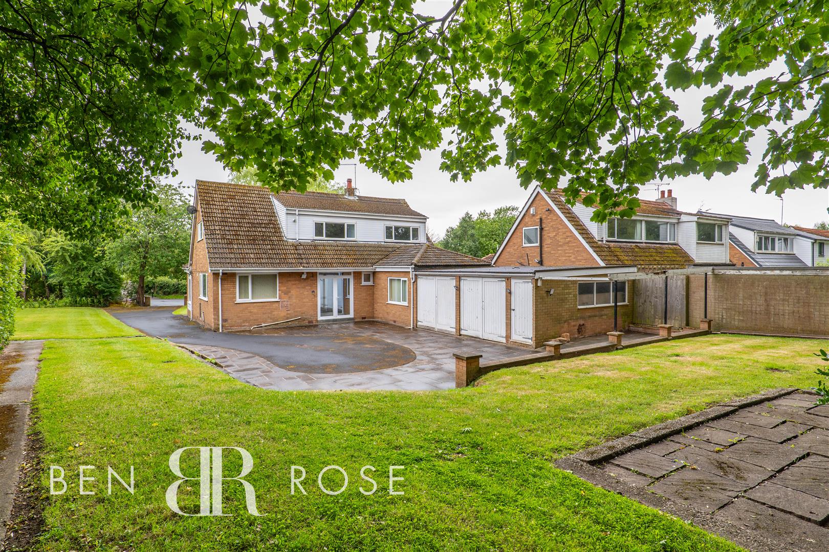 Property in Parkgate Drive, Leyland, PR25 1BU