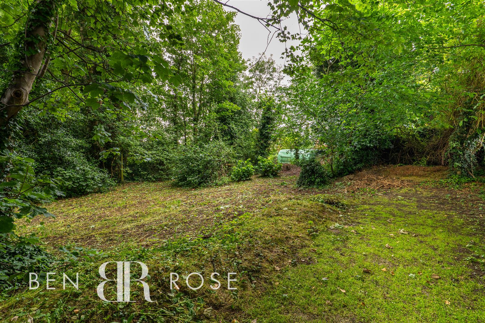 Property in Parkgate Drive, Leyland, PR25 1BU