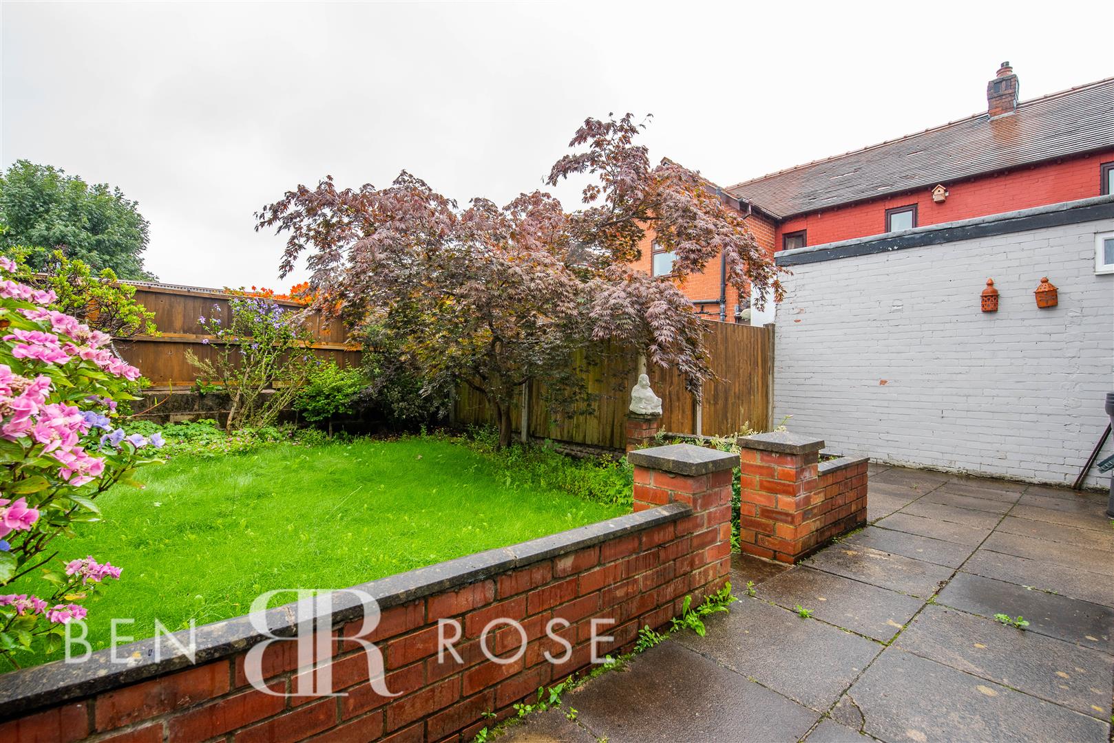 Property in Bent Lane, Leyland, Lancashire, PR25 4YD