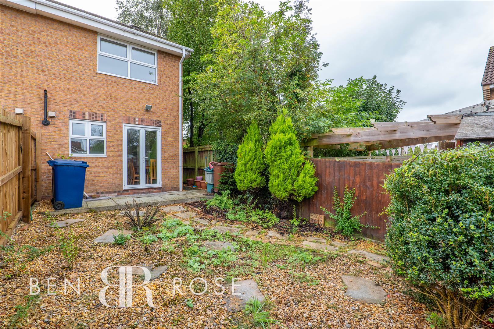 Property in Farington Gate, Leyland, PR25 3NF