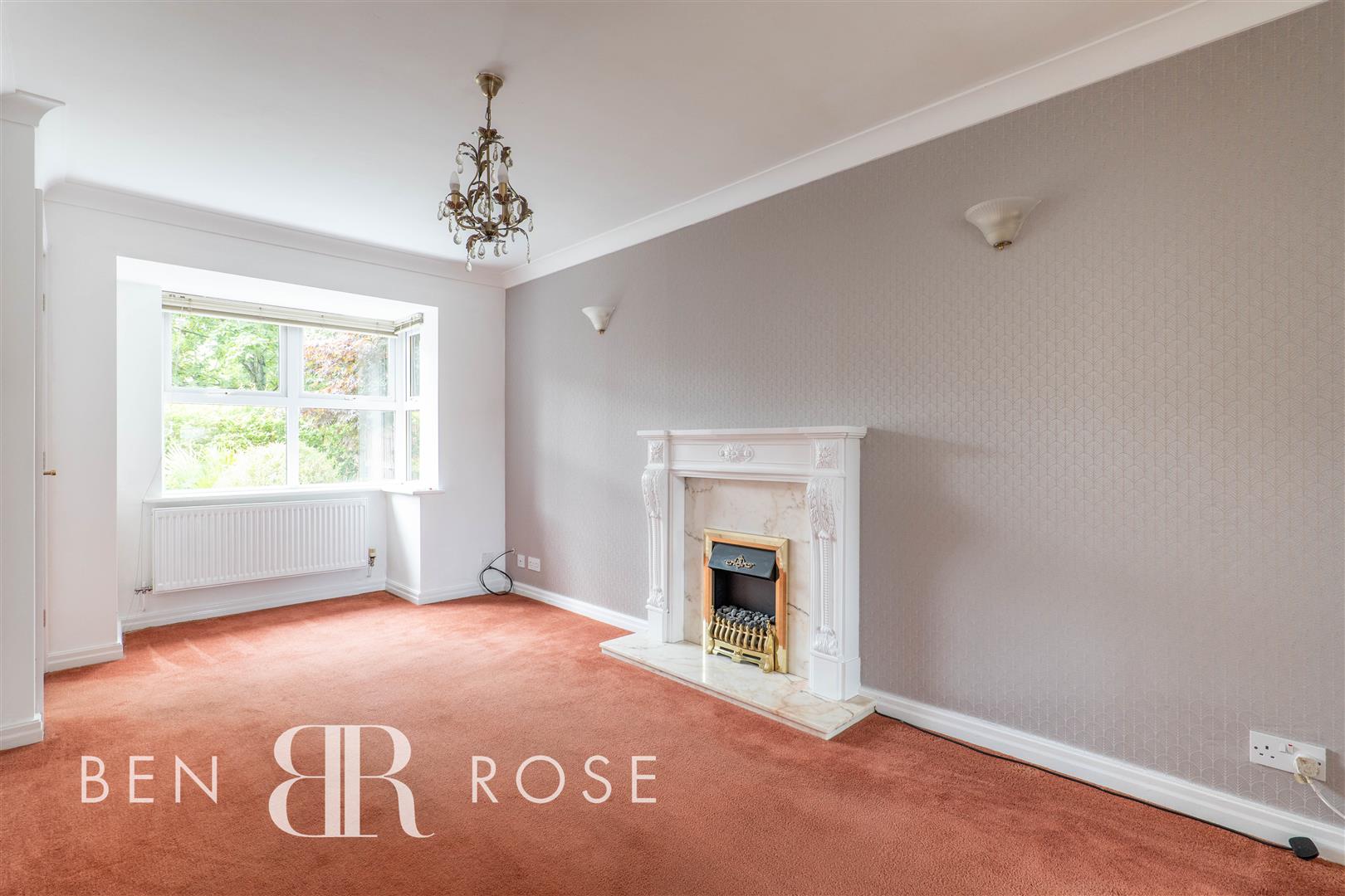 Property in Farington Gate, Leyland, PR25 3NF