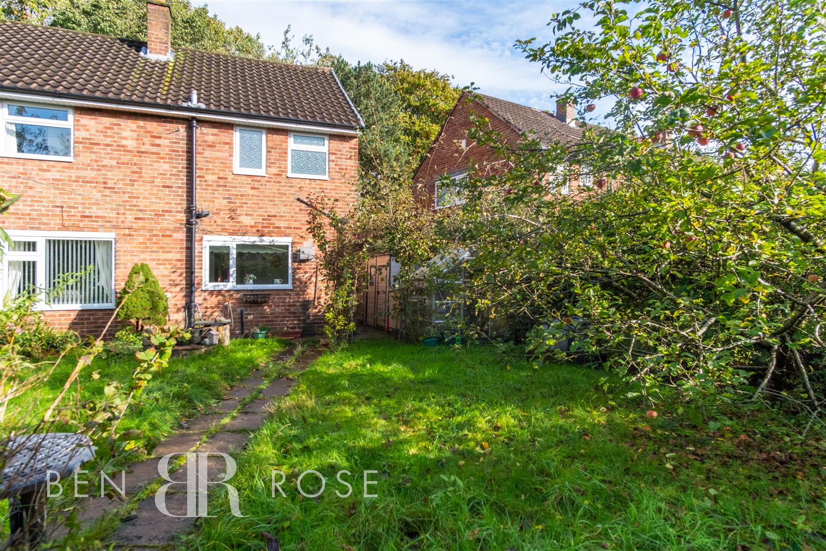 Property in High Green, Leyland, PR25 2DH
