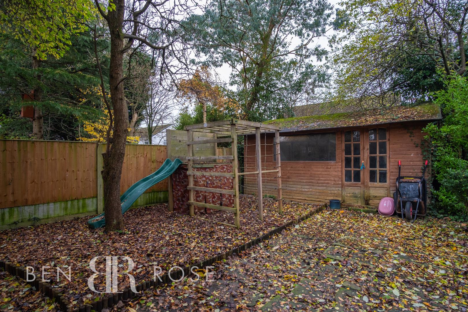 Property in Dunkirk Lane, Leyland, PR26 7SP