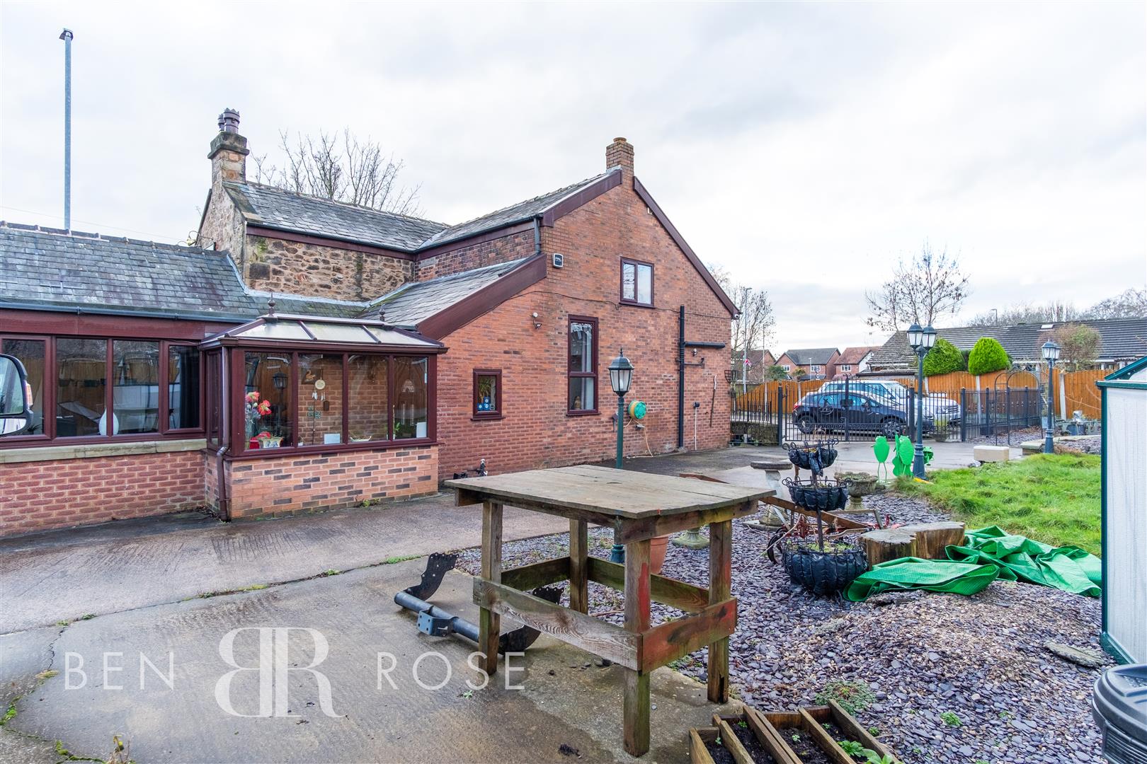 Property in Dunkirk Lane, Leyland, PR26 7SN