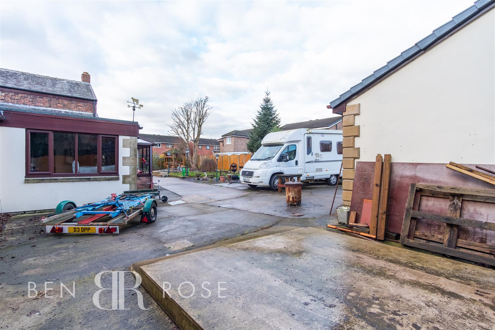 Property in Dunkirk Lane, Leyland, PR26 7SN