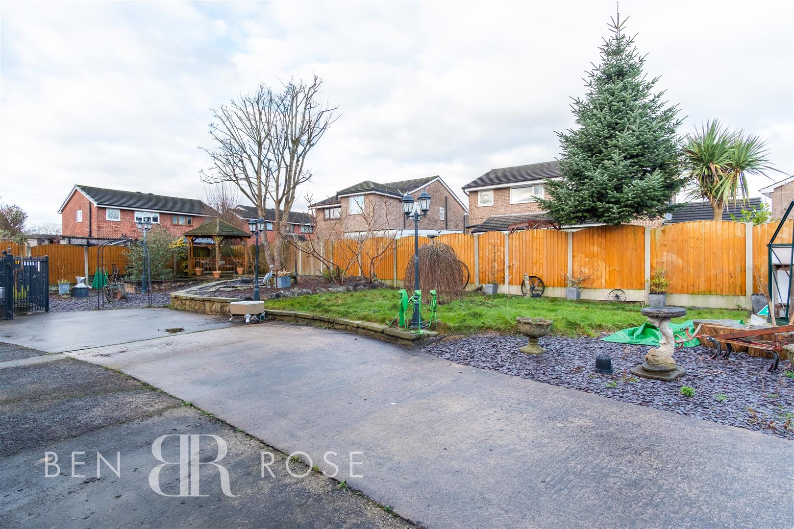 Property in Dunkirk Lane, Leyland, PR26 7SN