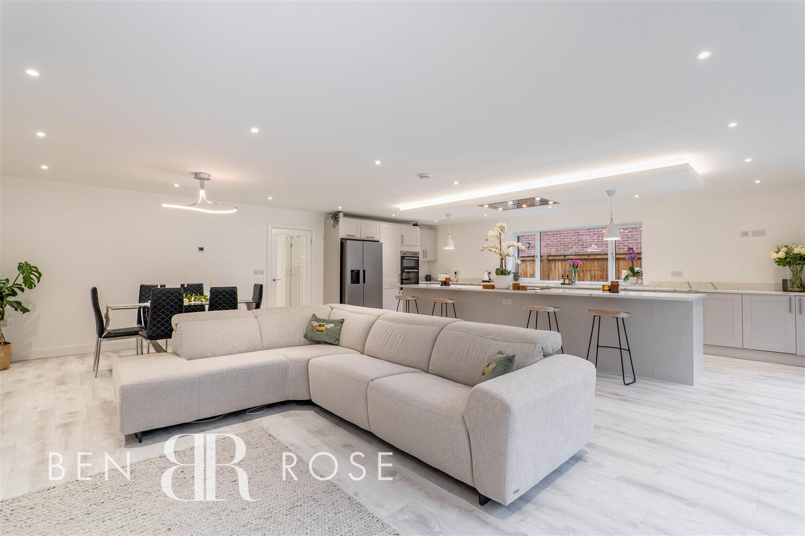 Property in Broadfield Drive, Leyland, PR25 1LH