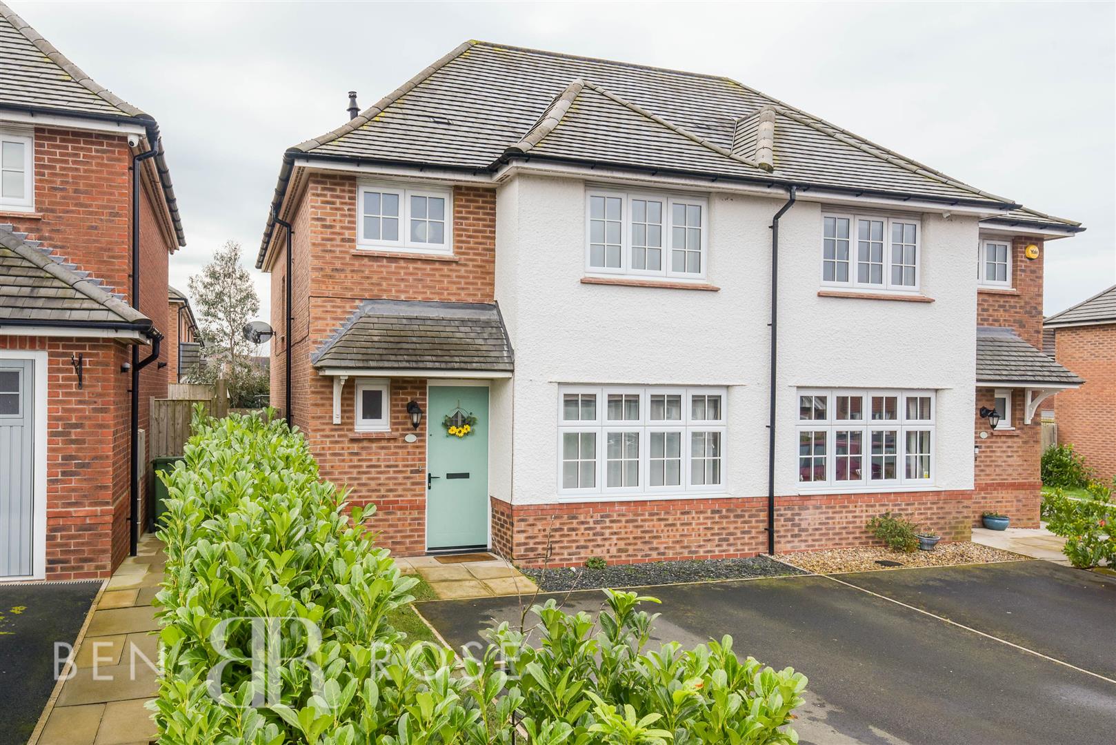 Property in Parkhurst Avenue, Clayton Le Woods, Leyland, PR25 5PF